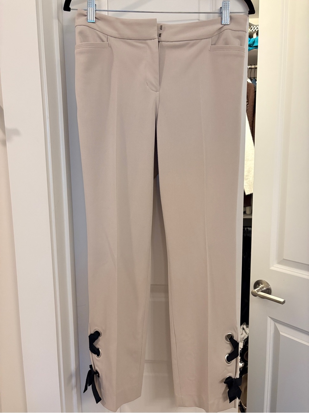 Express Ankle Trousers with Bows (Beige, M)